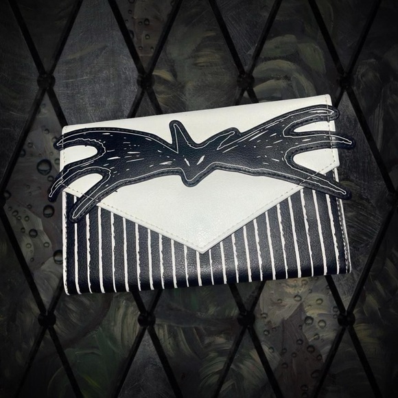 Black and White Clutch with Bat Bow Design - Picture 1 of 5